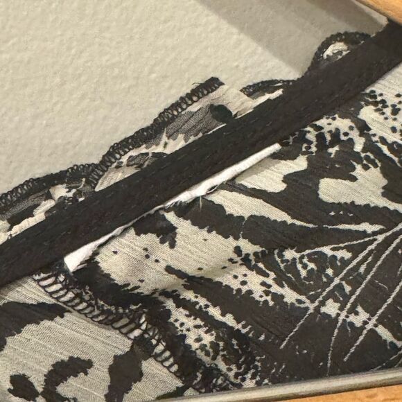 Topshop Size 10 ruffle v neck mini dress in tiger print Black and White - Picture 6 of 9